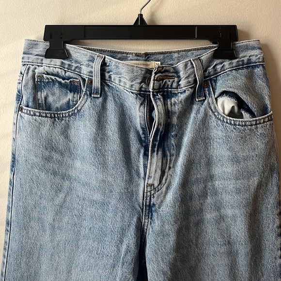 Levi’s High Waisted Straight Jeans - Picture 2 of 7